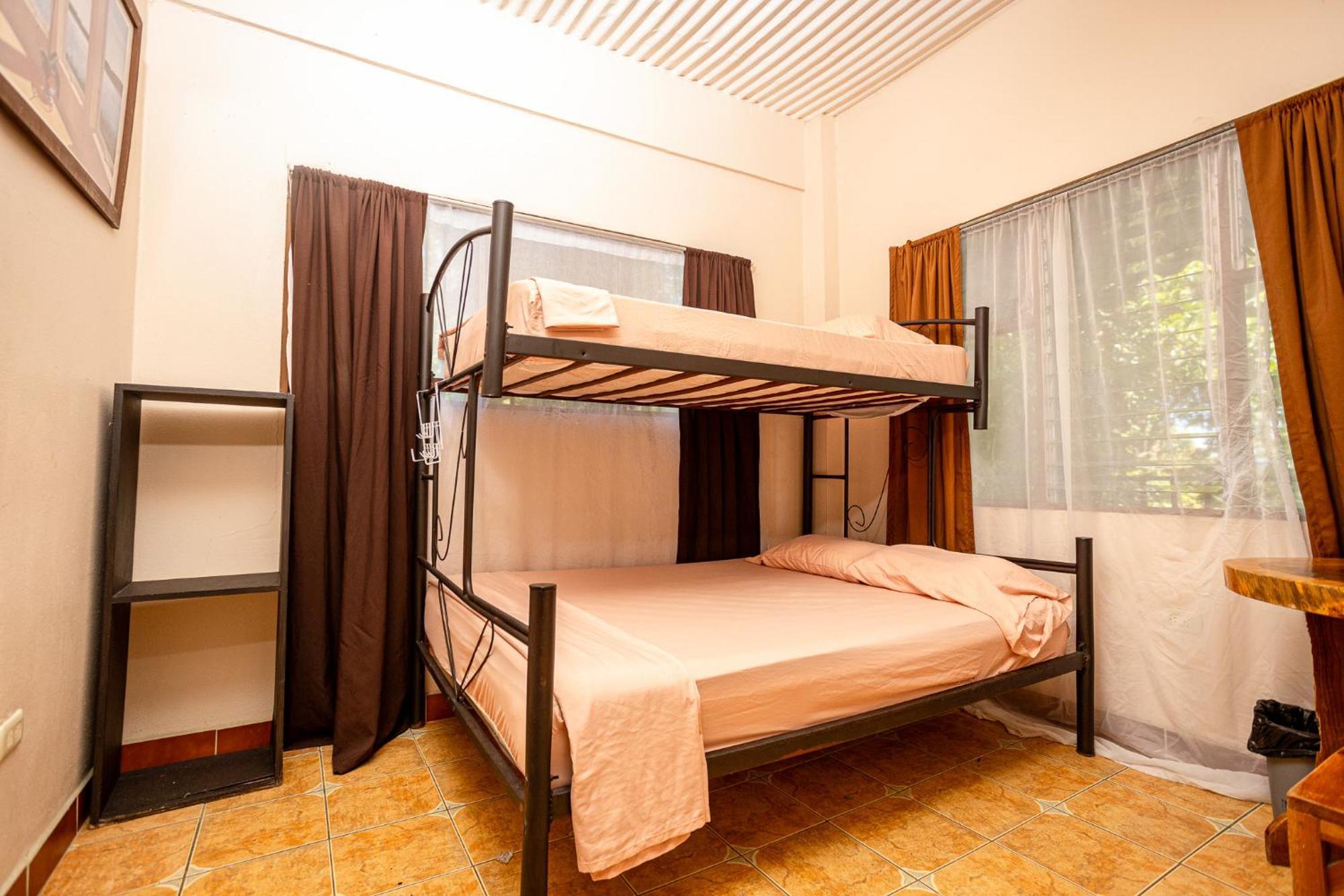 Manuel Antonio Hostel מראה חיצוני תמונה